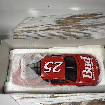 1999 Action Wally Dallenbach Budweiser NASCAR Bud Racing em escala 1/24  - Imagem 1 de 4