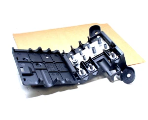 +12-18 Caja de conexiones delantera Audi 4G0-937-517-A OEM usada - Imagen 1 de 5