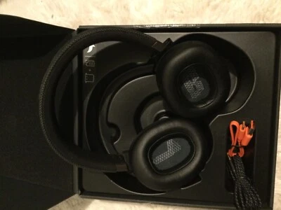 JBL Live 660NC - Wireless On-Ear Bluetooth headphones with Active Noise Cancelli - Image 1 of 2