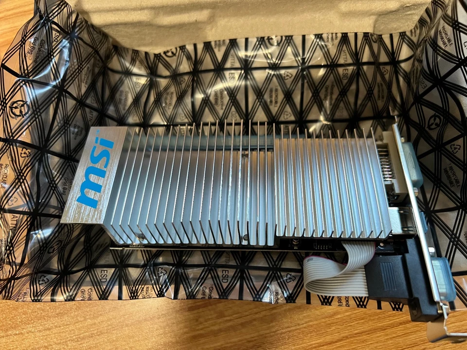 Tarjeta gráfica MSI NVIDIA N210-MD1GD3H/LP 1GB DDR3 D-Sub DVI-I HDMI PCIe Foto 1 de 4