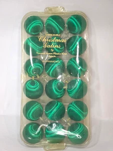 18 Vintage grün Satin Glanz Weihnachten 2,5" Kugel Ornamente allgemein Schaumstoff Kunststoff Co - Bild 1 von 3