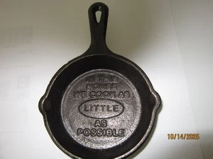 Lodge Mini 3,5" PADELLA IN GHISA "In questa casa cuciniamo il meno possibile" - Foto 1 di 4