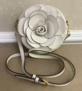 Michael Kors ballet Vivianne Canteen Off White Crossbody Bag Flower - Picture 1 of 8