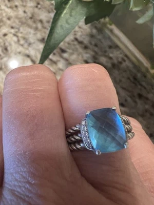 Кольцо David Yurman 10x8 мм с голубым топазом и бриллиантами Petite Wheaton размер 7 - Изображение 1 из 4