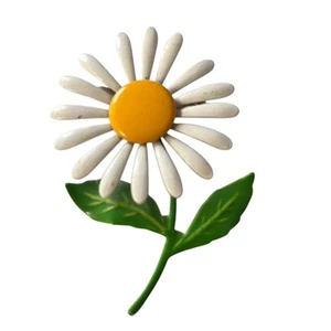 Vintage Daisy Brooch Floral Floral White 60s Metal Cottagecore - Picture 1 of 4