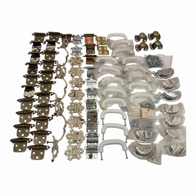 Lote Mixto 50+ Bisagras Vintage, Tiradores de Cajones y Herrajes Piezas de Restauración del Hogar Foto 1 de 4