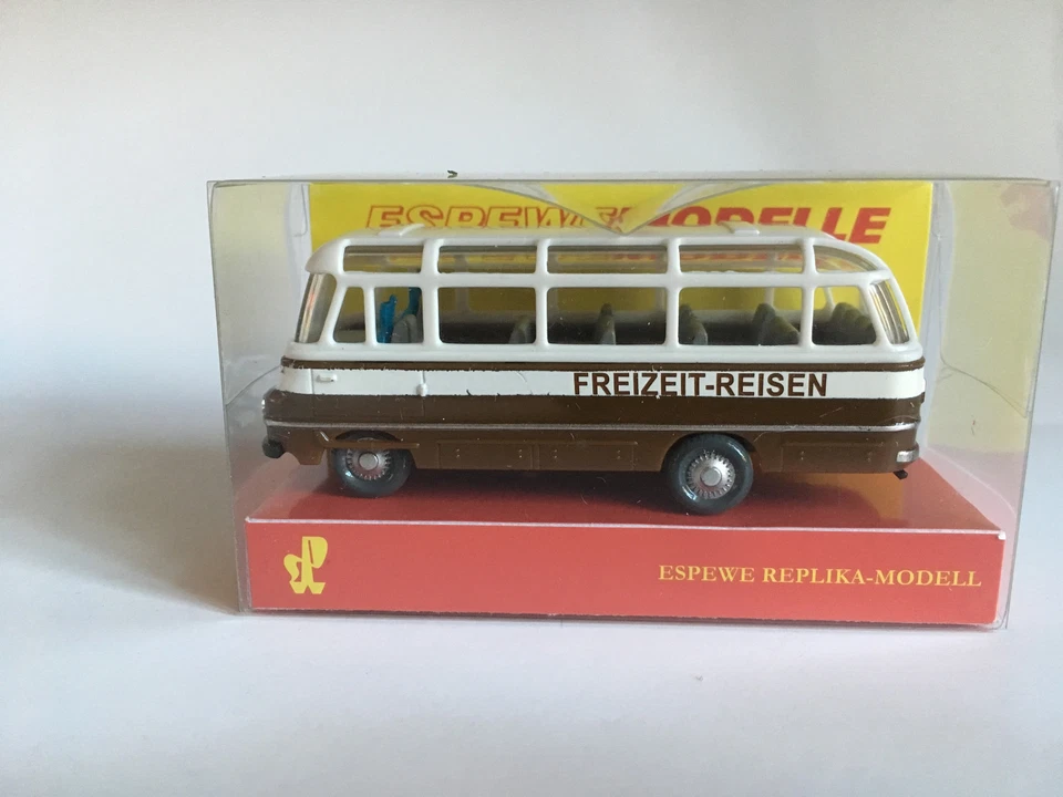 Busch 95709 ESPEWE: Robur LO 2500, Freizeit-Reisen, Auto Modell 1:87 (H0) - Bild 1 von 1