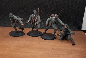 Detaillierte bemalte Miniaturen 1/35 Deutsche Sturmtruppen mit Gasmaske 1918 - Bild 1 von 1