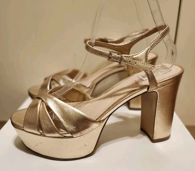 Sandalias de plataforma Schutz "Keefa" de cuero dorado metálico talla 7,5 Ret. $178 Foto 1 de 4