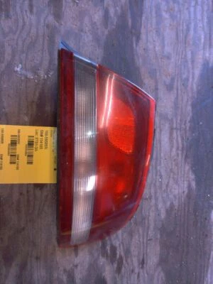 Luz trasera derecha pasajero a través de 1/92 exterior se adapta a 92 MAZDA 929 63884 Foto 1 de 4