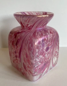 Midsummer Glassmakers Vase 4.25" Pink Iridescent Signed Pontil Mrk Cambridge Eng - Picture 1 of 24