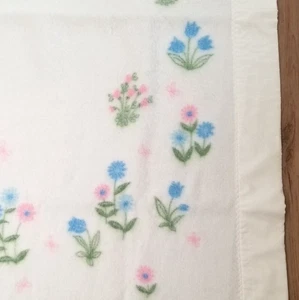 Vintage Thermo Waffelmuster Babydecke Satinborte Pastell Blumen - Bild 1 von 7