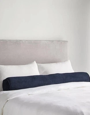 Almohada de terciopelo acanalado Anthropologie 7 x 48 Fiora - azul marino oscuro - nueva con etiquetas Foto 1 de 4