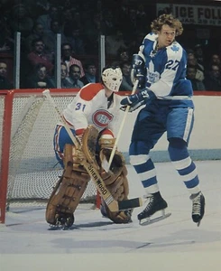 NHL HOCKEY PHOTO PRINT DARRYL SITTLER TORONTO VS MICHEL LAROCQUE GOALIE - Picture 1 of 1