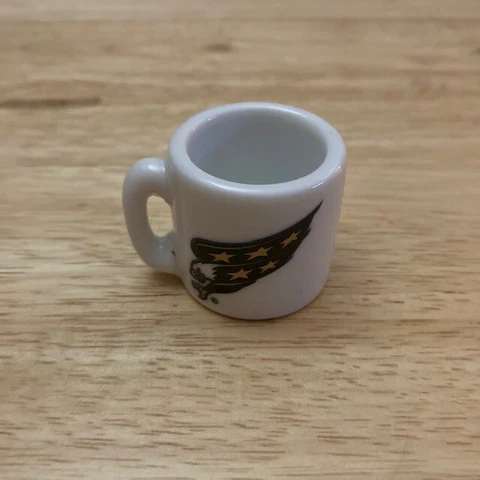 WASHINGTON CAPITALS Logo NHL "Cup Crazy" Commemorative Team 1.25" Mini Mug Cover