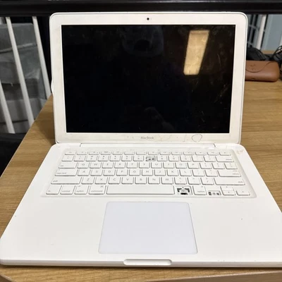 2009 Apple MacBook 13'' A1342 4324A-BRCM1047. For Parts Or Repair.  - Image 1 of 4
