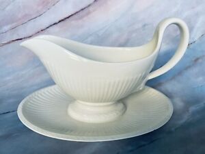EDME WEDGWOOD GRAVY BOAT w/ATTACHED UNDERPLATE LION HEAD HANDLE MADE IN ENGLAND