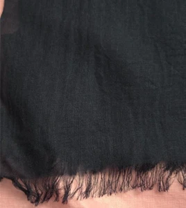 Sciarpa scialle Lord & Taylor misto cashmere nero leggera 28x78" + frange 78€ - Foto 1 di 11