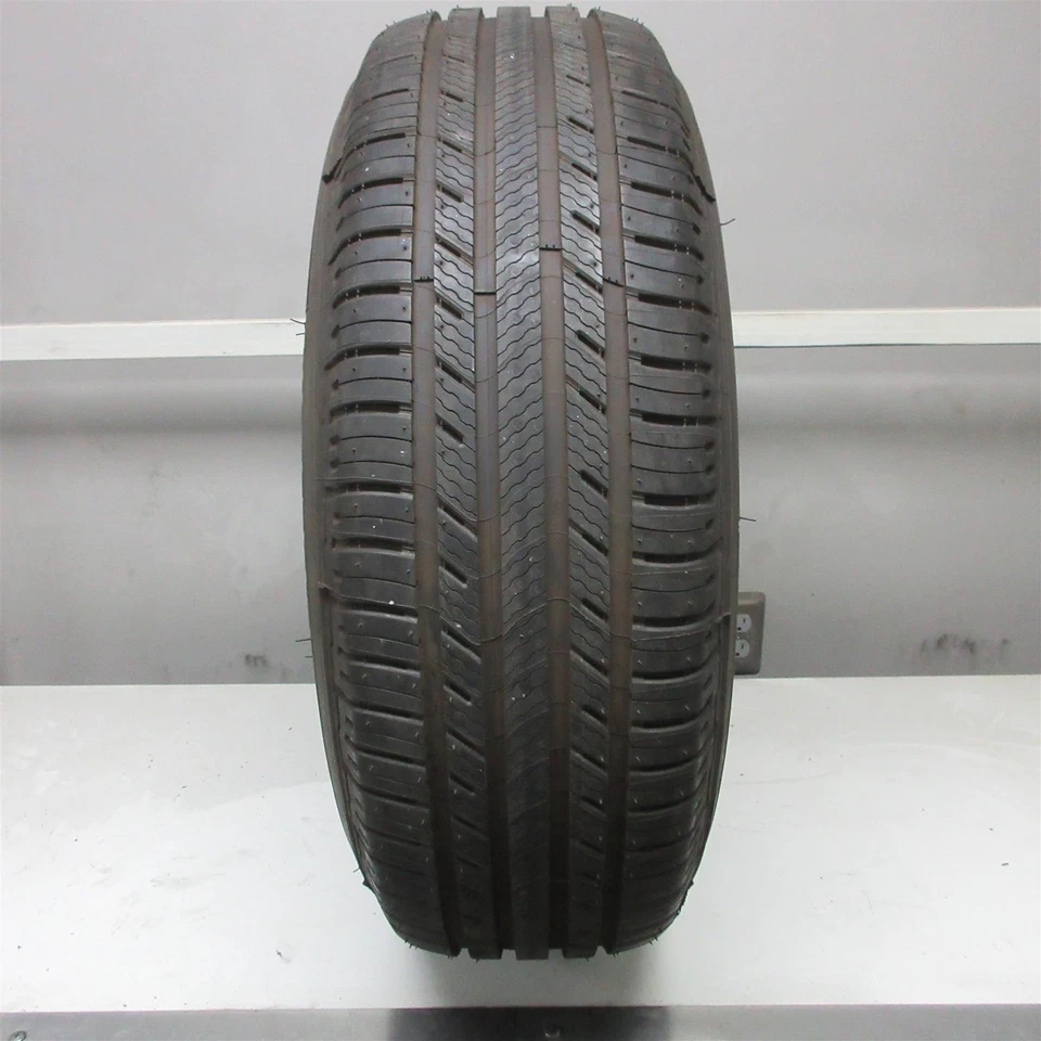 215/70R16 Michelin Premier LTX 100H Used Tire (8/32nd) NO PATCHES! (QTY 1) Foto 1 de 4