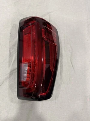 PASSENGER RT TAILLIGHT LAMP LED: 2020 - 2023 GMC SIERRA 2500HD/3500HD - Image 1 of 4