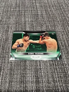Tarjeta de novato Song Yadong 2020 Topps UFC Knockout verde 19/88 #54 RC SSP rara - Imagen 1 de 1