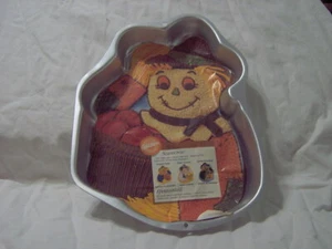 WILTON NUEVA SARTÉN PARA PASTELES DE ALUMINIO EN FORMA DE ESPANTAPÁJAROS Jardinero Bruja Panadero Halloween   - Imagen 1 de 5