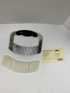 Pampered Chef Stainless Crinkle Fry/Vegetable Cutter 1063 Curved Blade w/Cover - Picture 1 of 6