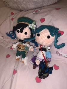 MiHoYo: Genshin Impact Fanmerch Venti und Xiao gehäkelte Plüschpuppen (Preloved!) - Bild 1 von 2