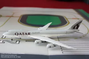 Phoenix Models Qatar Cargo Boeing 747-8F modello pressofuso colore corrente 1:400 - Foto 1 di 1