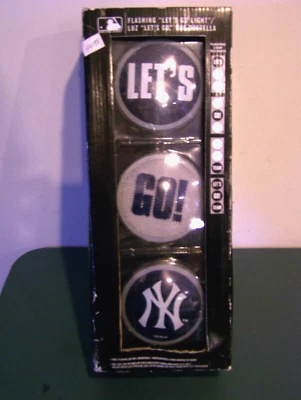 MLB LET'S GO NEW YORK YANKEES SINAL DE LUZ DE PARADA INTERMITENTE MAN CAVE NOS MEMORY CO - Imagem 1 de 4