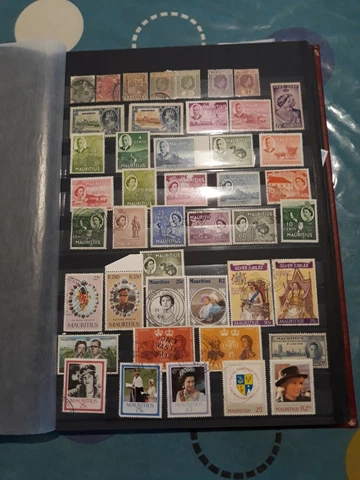 Mauritius Large Collection of 500 Different Stamps Cover