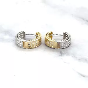 Pendientes Huggie Reversibles Abiertos de Oro 14K de dos Tonos de 14 mm con Bisagras Snap Back - Imagen 1 de 7