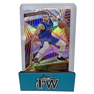 2023-24 Panini Revolution Luka Doncic #83 Revolution Inserto Base Mavericks - Foto 1 di 2