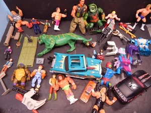Riesiges 80er Spielzeugkiste Ausräumset He-Man MASK WWF TMNT GI Joe Transformers & Teile - Bild 1 von 6