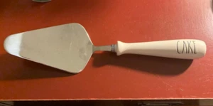 Rae Dunn 11" Wedding Cake Server "CAKE" - Picture 1 of 2