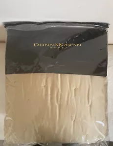 Donna Karen Home The Essential Seidendecke Full/Queen Gold - Bild 1 von 2