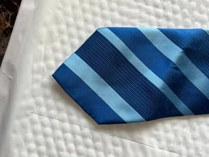 Kenneth Cole NY Necktie Multitone Blue Stripe 100% Imported Silk Tie Handmade - Picture 1 of 3