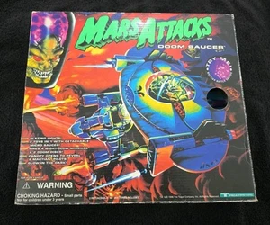 Mars Attacks DOOM PLAUCER barco de juguete de Trendmasters 1996 completo en caja genial 🕊 - Imagen 1 de 3