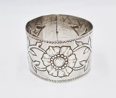 ANEL GUARDANAPO ROSA TUDOR PRATA ESTERLINA BELAS ARTES E ARTESANATO Londres 1905 - Imagem 1 de 4