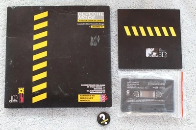 Depeche Mode  - Christmas Island + 3 LIVE -  Cassette w/ Booklet, badge Foto 1 de 4