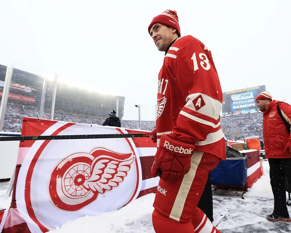 Pavel Datsyuk 2014 Winer Classic Walk Detroit Red Wings 8x10 NHL Hockey Photo - Image 1 of 1