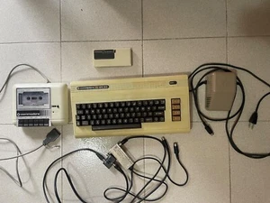 commodore vic20 con accessori da testare - Foto 1 di 9