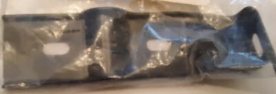 Mercedes-Benz OEM ML320 ML430 Front Right Bracket A1638850614 New in package - Изображение 1 из 3