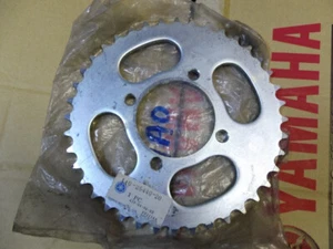 Yamaha DS7 R5 Rear Sprocket 40T NOS R5B R5C WHEEL SPROCKET OEM 1A0-25440-20 - Picture 1 of 7
