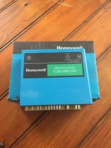 R7847A1033 Honeywell Rectification Flame Amplifier - Picture 1 of 2