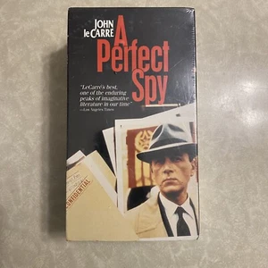 John le Carre A Perfect Spy VHS 3 Tape Box Set New Sealed 1987 - Imagen 1 de 6