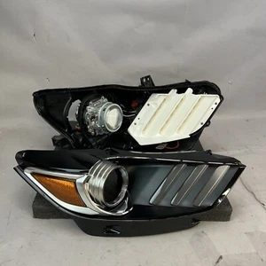 2015-2017 MUSTANG RH PASSENGER HEADLIGHT *PARTS ONLY* - Picture 1 of 12