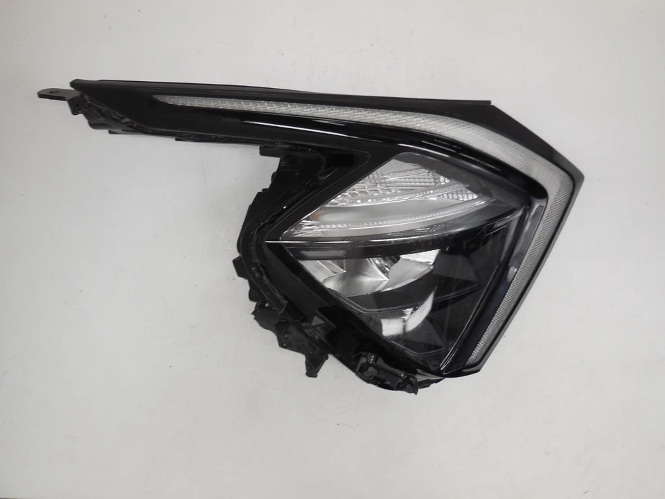 Передняя фара правосторонняя светодиодная для пассажира Kia Sportage 2022–2023 M4 - Изображение 1 из 4