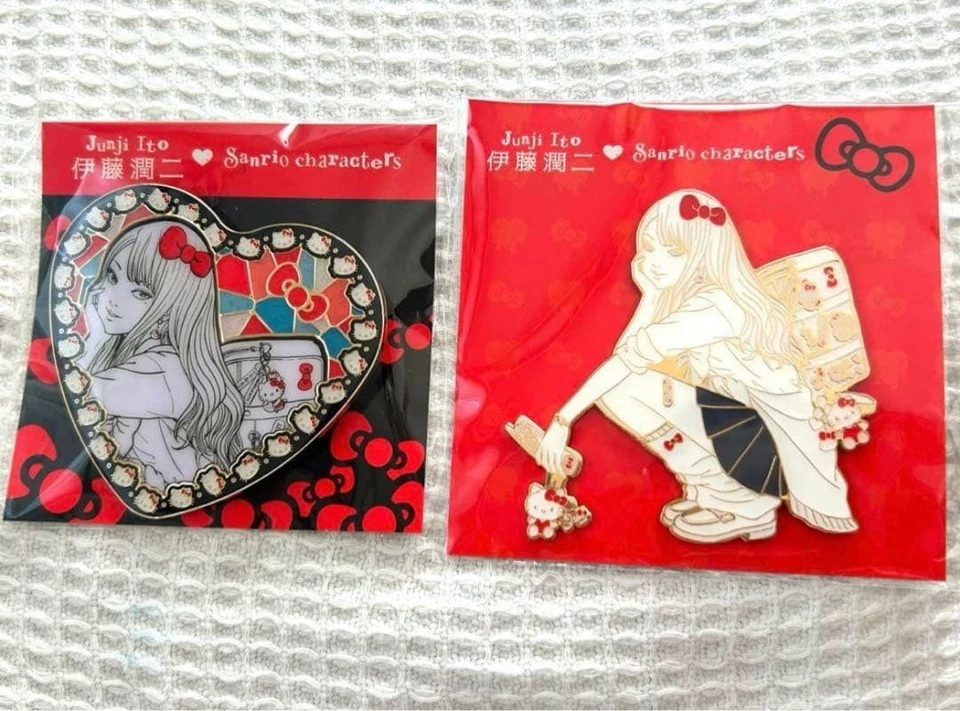 [US TaxIn] Junji Ito x Hello Kitty Herz Pin Anstecker Metall Sanrio Collab 75 mm - Bild 1 von 1
