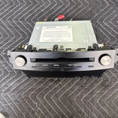 2017-2019 Lexus IS200T IS300 IS350 Gracenote HD Radio XM Unit 86140-53470 P11407 - Image 1 of 4